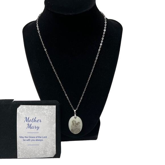 MOTHER MARY Oval Pendant Necklace Silver Tone Religious Faith Medal Gift Boxed - Picture 1 of 11